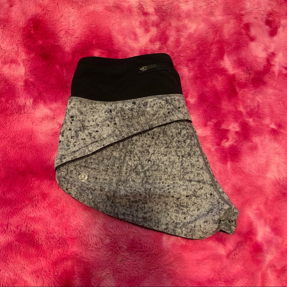 Black/white patterned Lululemon shorts. Size 4